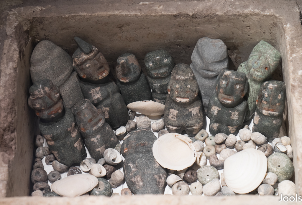 Small offering figurines MC