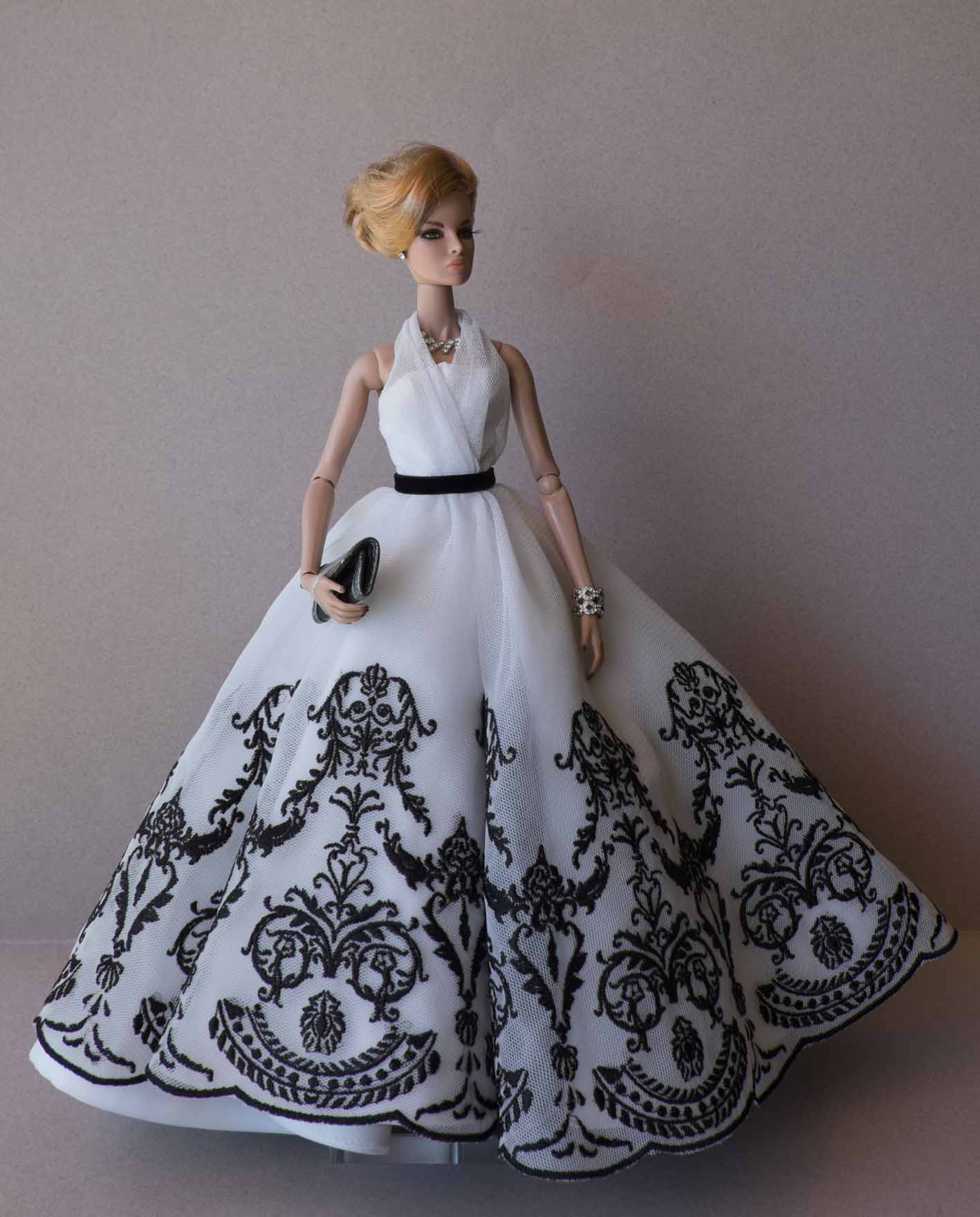 EFrost in ITdress front lowres