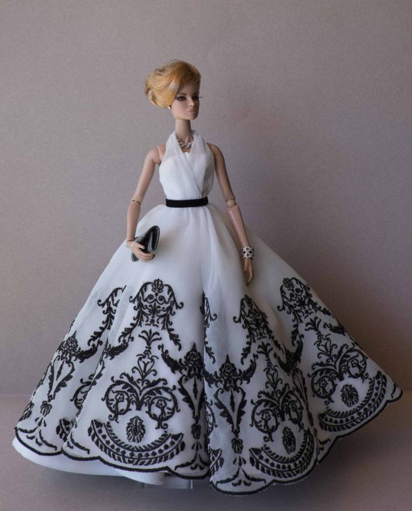 EFrost in ITdress front lowres